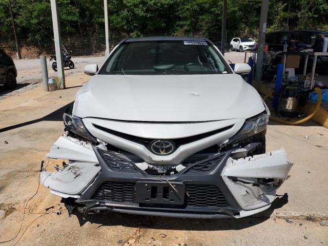 4T1G11AK7PU155550 - 2023 TOYOTA CAMRY SE NIGHT SHADE WHITE photo 5
