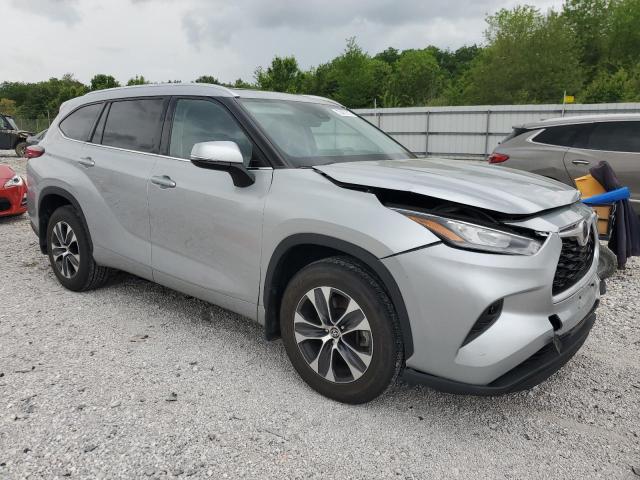5TDGZRBH1LS500312 - 2020 TOYOTA HIGHLANDER XLE SILVER photo 4