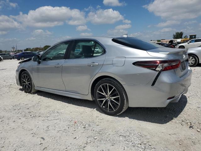4T1G11AK6PU763849 - 2023 TOYOTA CAMRY SE NIGHT SHADE SILVER photo 2