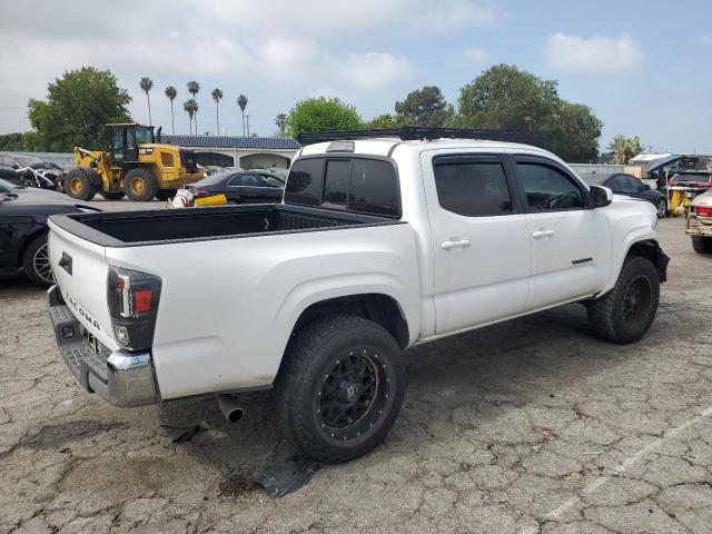 5TFAX5GN5JX105012 - 2018 TOYOTA TACOMA DOUBLE CAB WHITE photo 3