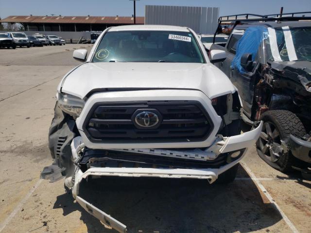 5TFAX5GN5JX105012 - 2018 TOYOTA TACOMA DOUBLE CAB WHITE photo 5