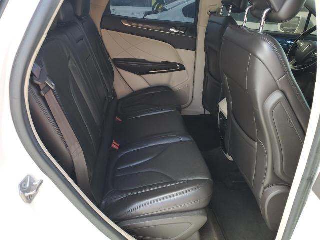 5LMCJ3C93HUL09318 - 2017 LINCOLN MKC RESERVE თეთრი ფოტო 10