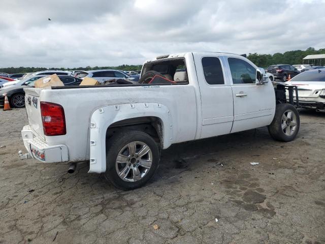 1GCEC19047Z500240 - 2007 CHEVROLET SILVERADO C1500 WHITE photo 3