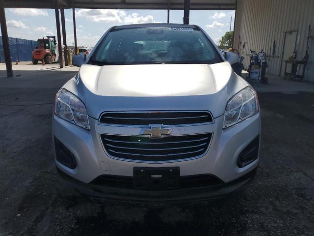 KL7CJNSBXGB652013 - 2016 CHEVROLET TRAX LS SILVER photo 5