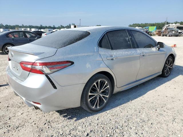 JTNB11HKXJ3018454 - 2018 TOYOTA CAMRY L SILVER photo 3