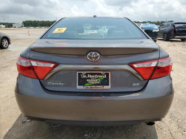 4T1BF1FK4GU562679 - 2016 TOYOTA CAMRY LE GRAY photo 6