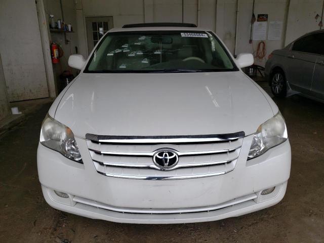 4T1BK36B65U050099 - 2005 TOYOTA AVALON XL WHITE photo 5