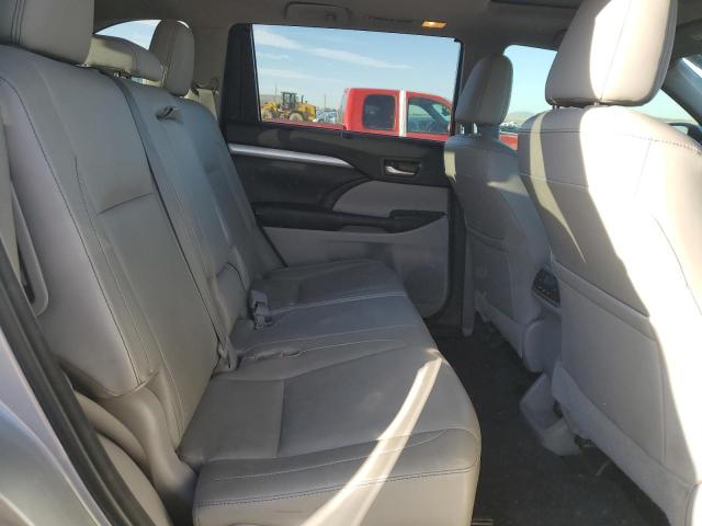 5TDKKRFH5FS086240 - 2015 TOYOTA HIGHLANDER XLE SILVER photo 11