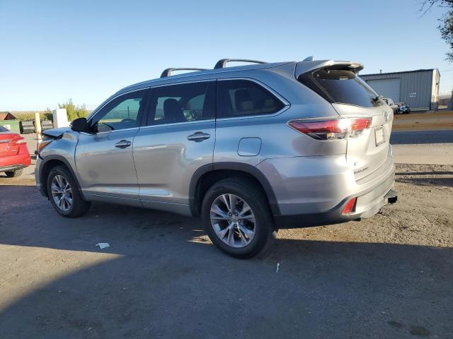 5TDKKRFH5FS086240 - 2015 TOYOTA HIGHLANDER XLE SILVER photo 2