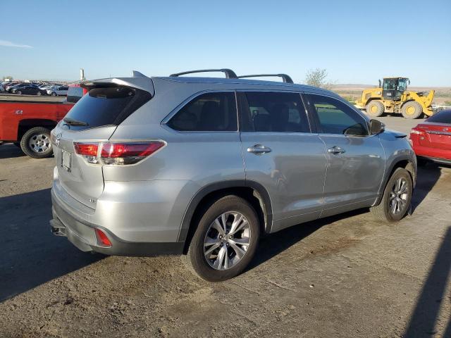 5TDKKRFH5FS086240 - 2015 TOYOTA HIGHLANDER XLE SILVER photo 3