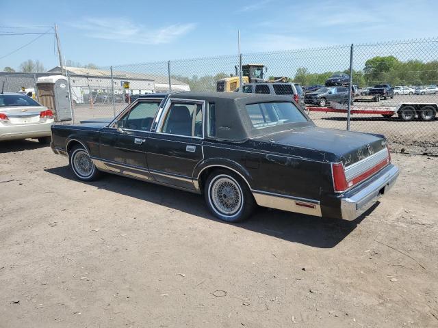 1LNBM82F0KY656731 - 1989 LINCOLN TOWN CAR SIGNATURE BLACK photo 2