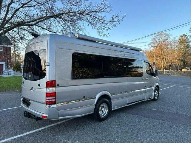 WDAPF4CD9F5951525 - 2015 MERCEDES-BENZ SPRINTER 3500 SILVER photo 4