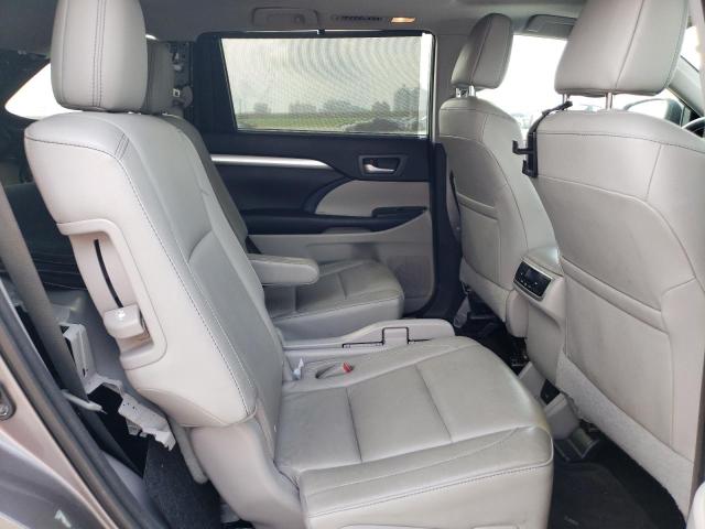 5TDKKRFH7GS156824 - 2016 TOYOTA HIGHLANDER XLE GRAY photo 11