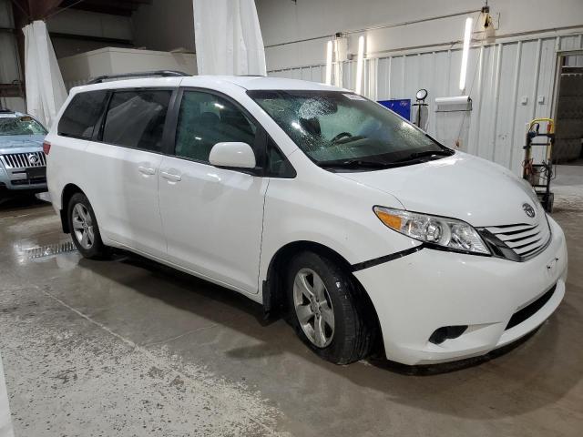 5TDKZ3DC4HS812902 - 2017 TOYOTA SIENNA LE WHITE photo 4