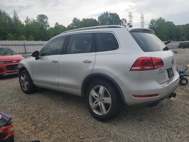 WVGFF9BP6BD000468 - 2011 VOLKSWAGEN TOUAREG V6 SILVER photo 2
