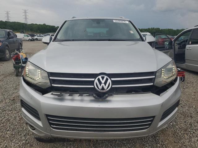 WVGFF9BP6BD000468 - 2011 VOLKSWAGEN TOUAREG V6 SILVER photo 5
