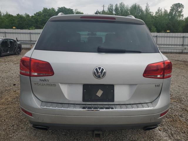 WVGFF9BP6BD000468 - 2011 VOLKSWAGEN TOUAREG V6 SILVER photo 6