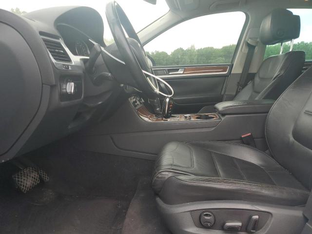 WVGFF9BP6BD000468 - 2011 VOLKSWAGEN TOUAREG V6 SILVER photo 7