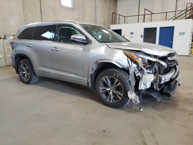 5TDJKRFH1GS301870 - 2016 TOYOTA HIGHLANDER XLE 银色 照片 4