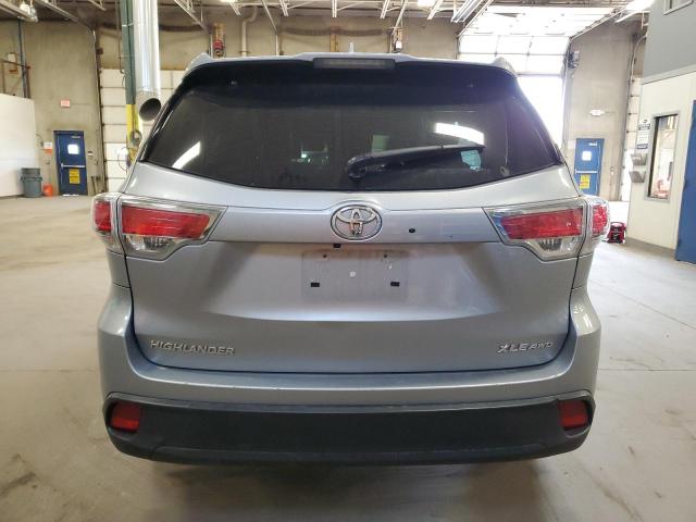 5TDJKRFH1GS301870 - 2016 TOYOTA HIGHLANDER XLE 银色 照片 6