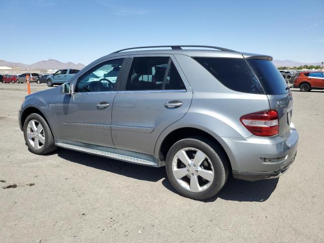 4JGBB8GBXBA705079 - 2011 MERCEDES-BENZ ML 350 4MATIC SILVER photo 2