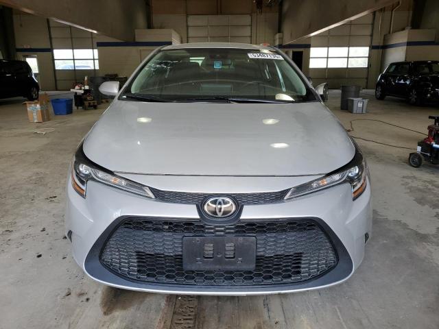 5YFEPRAE1LP079110 - 2020 TOYOTA COROLLA LE Сріблястий фото 5