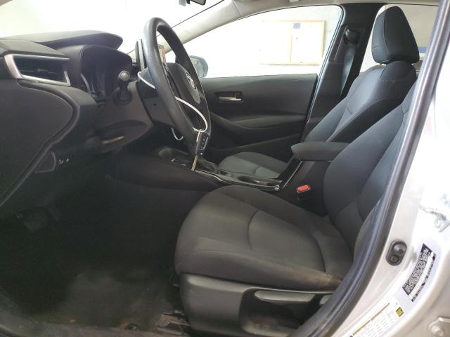 5YFEPRAE1LP079110 - 2020 TOYOTA COROLLA LE Сріблястий фото 7