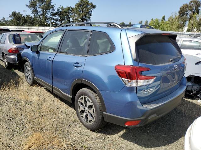 JF2SKAEC8NH402662 - 2022 SUBARU FORESTER PREMIUM BLUE photo 2