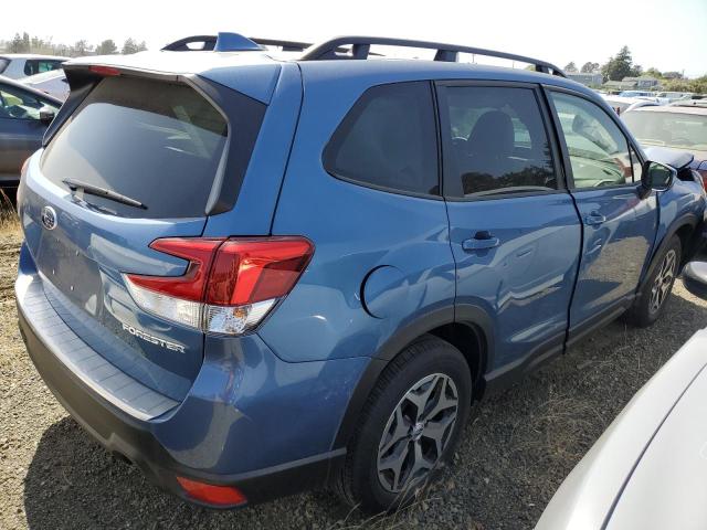 JF2SKAEC8NH402662 - 2022 SUBARU FORESTER PREMIUM BLUE photo 3