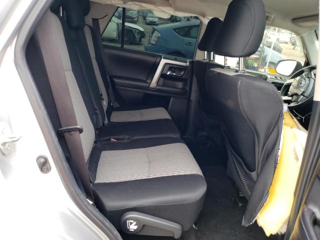 JTEBU5JR6J5602747 - 2018 TOYOTA 4RUNNER SR5/SR5 PREMIUM 银色 照片 11