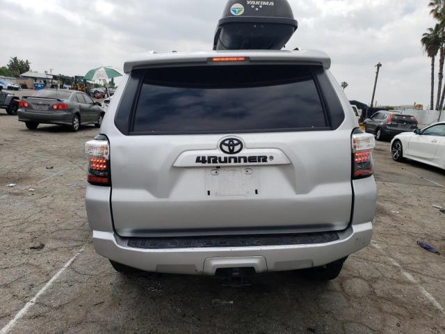 JTEBU5JR6J5602747 - 2018 TOYOTA 4RUNNER SR5/SR5 PREMIUM 银色 照片 6