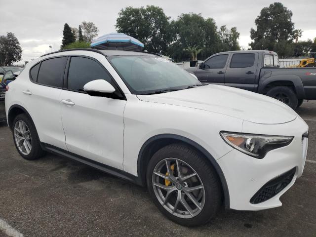 ZASFAKNN8J7C02155 - 2018 ALFA ROMEO STELVIO TI SPORT WHITE photo 4