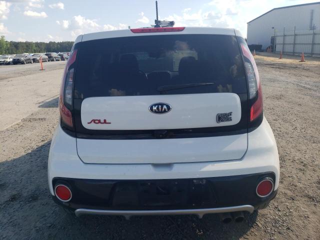 KNDJX3AAXJ7898902 - 2018 KIA SOUL ! WHITE photo 6