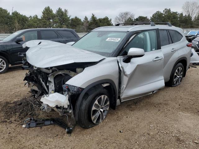5TDGZRBH7NS200180 - 2022 TOYOTA HIGHLANDER XLE SILVER photo 1