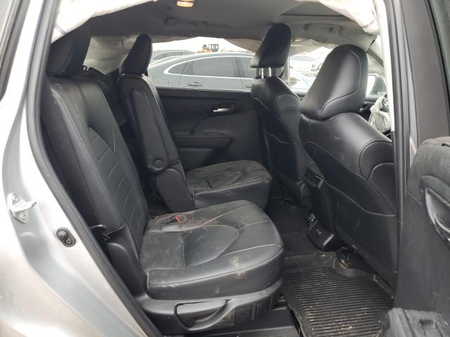 5TDGZRBH7NS200180 - 2022 TOYOTA HIGHLANDER XLE SILVER photo 10