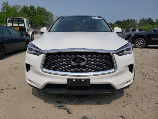 3PCAJ5M35KF139063 - 2019 INFINITI QX50 ESSENTIAL WHITE photo 5