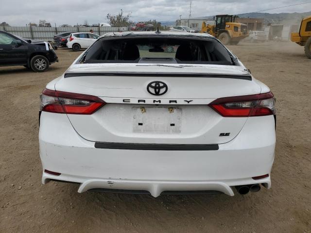4T1G11AK8RU254400 - 2024 TOYOTA CAMRY SE NIGHT SHADE WHITE photo 6