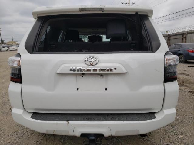 JTEZU5JR3J5189250 - 2018 TOYOTA 4RUNNER SR5 WHITE photo 6