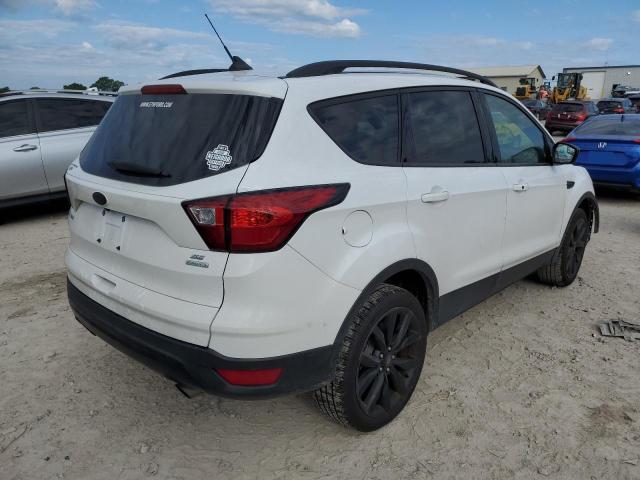 1FMCU0GD0KUA26793 - 2019 FORD ESCAPE SE WHITE photo 3