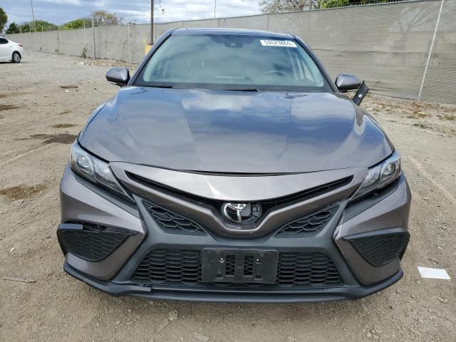 4T1T11AK1PU774966 - 2023 TOYOTA CAMRY SE NIGHT SHADE GRAY photo 5