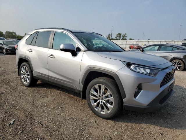 2T3A1RFVXMC192460 - 2021 TOYOTA RAV4 XLE PREMIUM SILVER photo 4