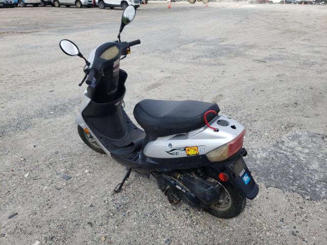 LT4Z1NAA7HZ000100 - 2017 ZHEA SCOOTER SILVER photo 3