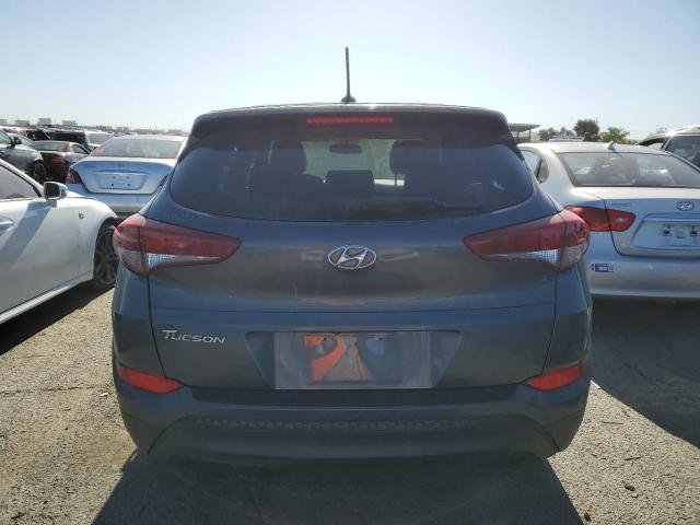 KM8J23A45HU485012 - 2017 HYUNDAI TUCSON SE GRAY photo 6