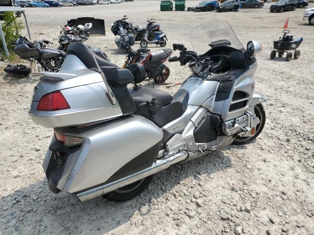 JH2SC68N7FK100152 - 2015 HONDA GL1800 ABS SILVER photo 4