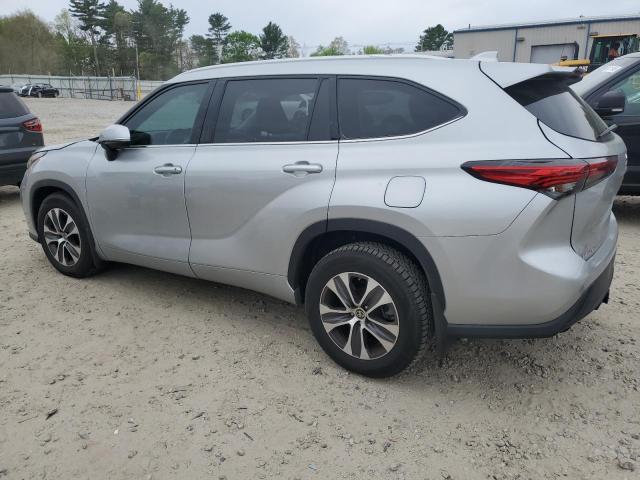 5TDHZRBH9NS570678 - 2022 TOYOTA HIGHLANDER XLE SILVER photo 2