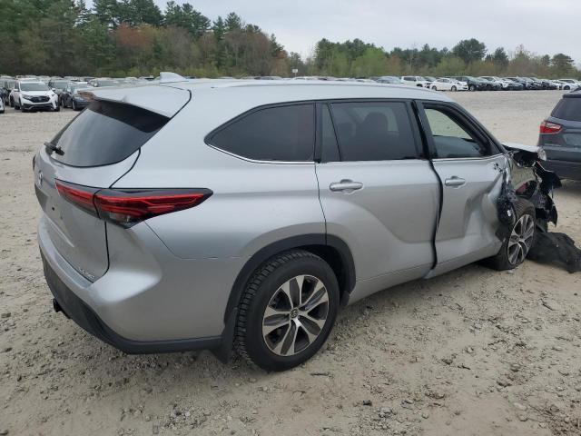 5TDHZRBH9NS570678 - 2022 TOYOTA HIGHLANDER XLE SILVER photo 3