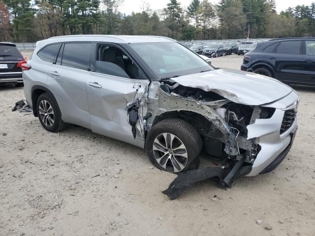5TDHZRBH9NS570678 - 2022 TOYOTA HIGHLANDER XLE SILVER photo 4