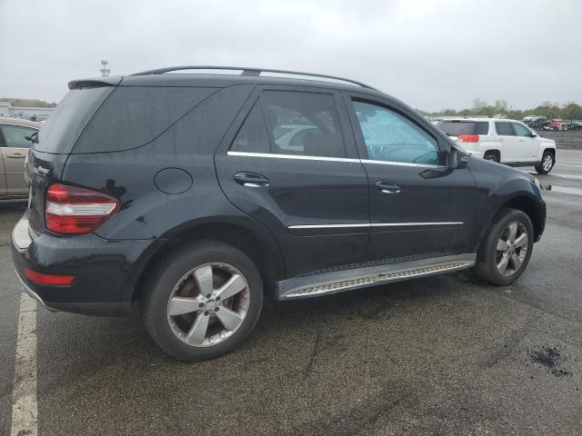 4JGBB8GB3BA717087 - 2011 MERCEDES-BENZ ML 350 4MATIC BLACK photo 3