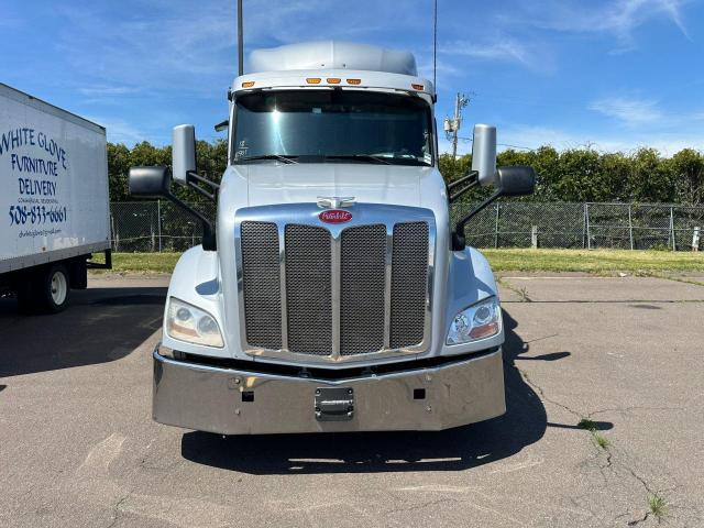 1XPBDP9X5JD473570 - 2018 PETERBILT 579 SILVER photo 5