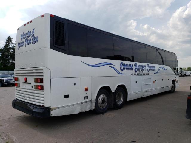 2PCH33491Y1013974 - 2000 PREVOST BUS WHITE photo 4